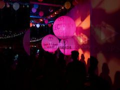 ضوء بالون القمر LED القابل للنفخ من سلسلة Muse - لا غنى عنه لأجواء الحفلات والفعاليات الخارجية